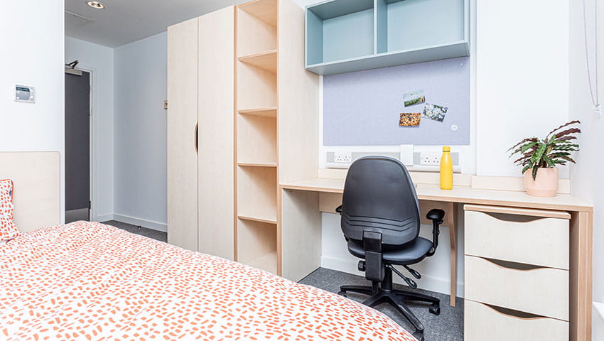 Purdown view standard bedroom with study space